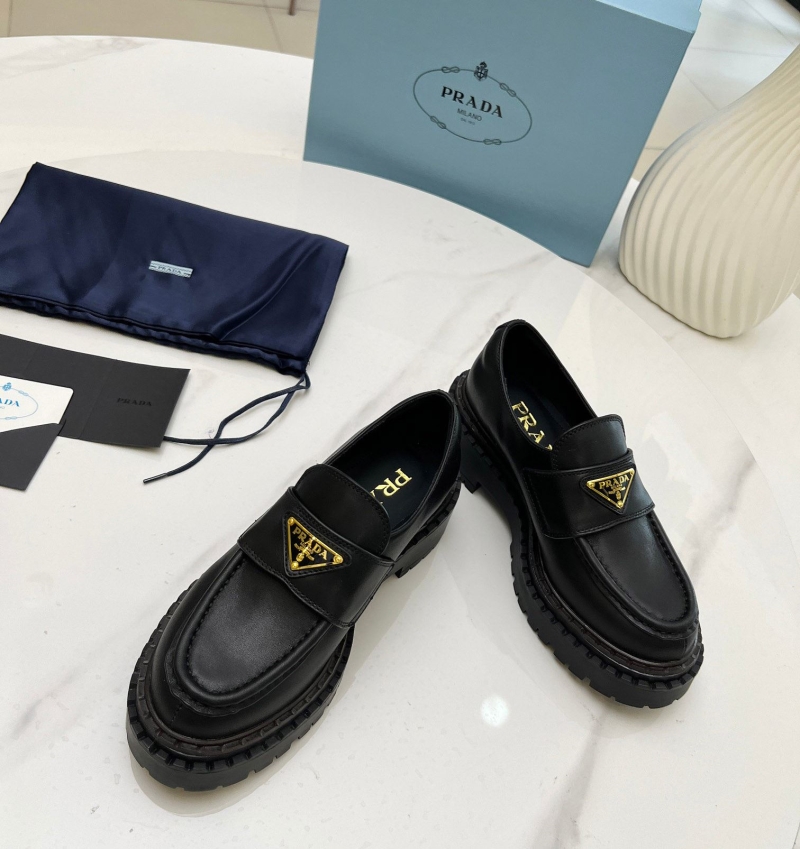 Pra*a leather shoes